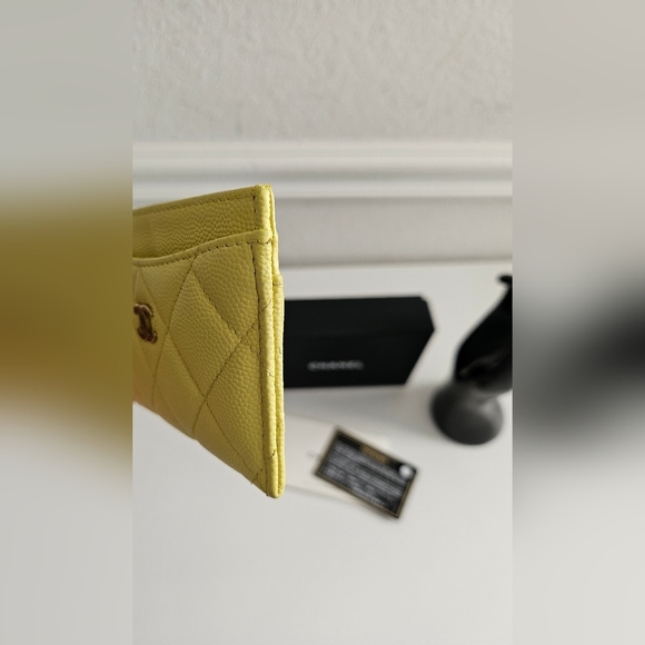 Chanel Yellow Caviar Leather Card Holder - Picture 3 of 9